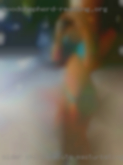 Older chicks sluts masturbating.